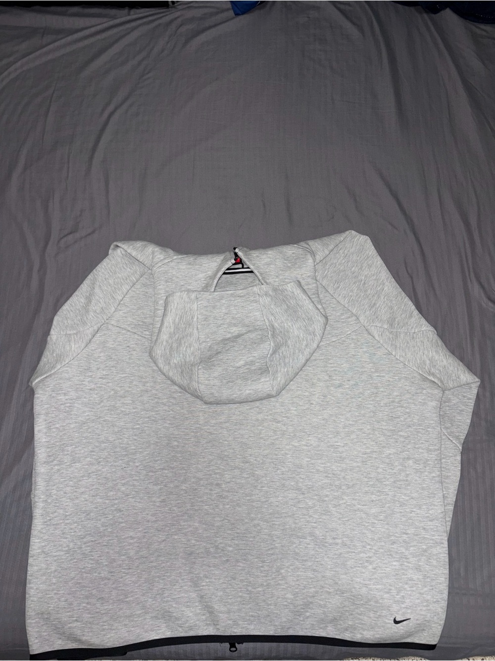 Nike Men’s Light Gray Zip-Up Performance Jacket with Black Trim - Picture 2 of 3
